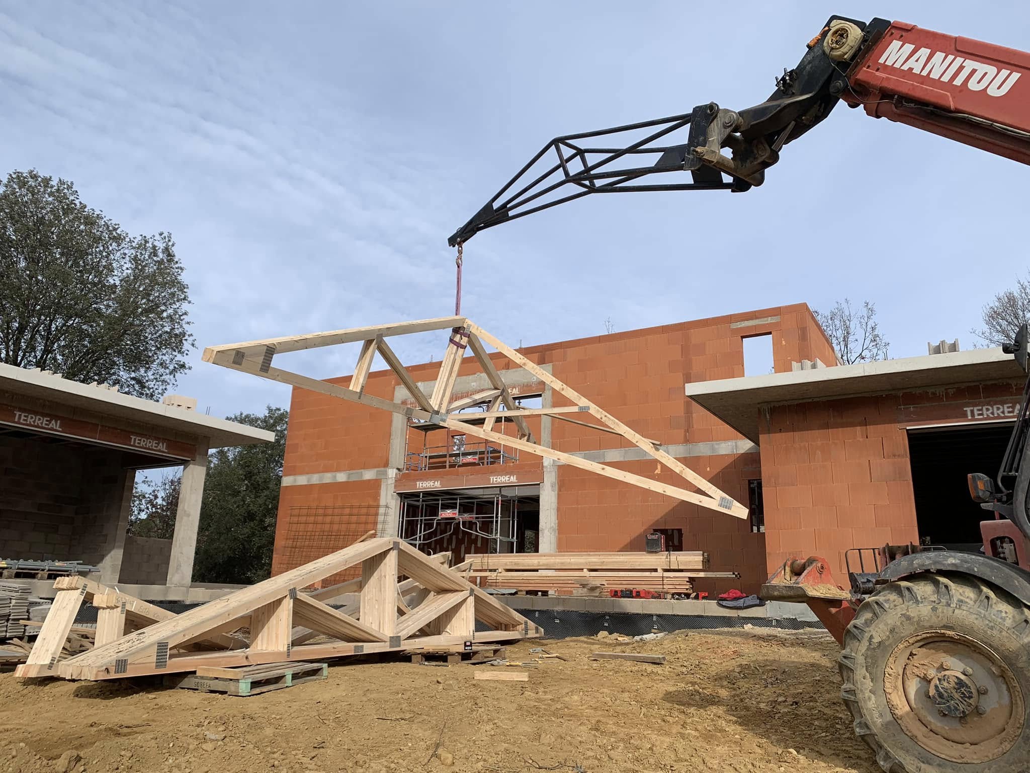 Chantier de maçonnerie générale EMB : fondations et murs porteurs à Béziers